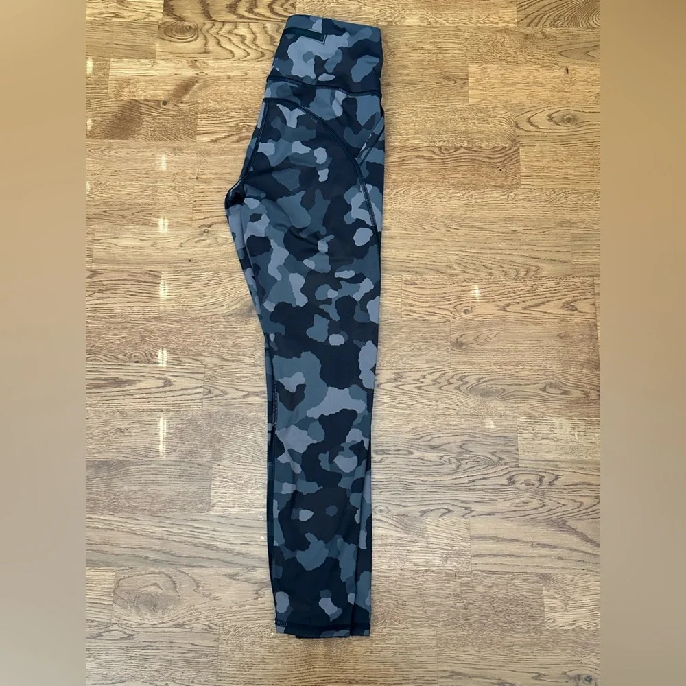 ATHLETA Lightning Camo 7/8 Tight Legging Size XS - Picture 6 of 16